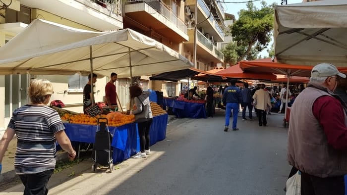 Η Δήμαρχος Ν. Ιωνίας στην λαϊκή αγορά της Καλογρέζας