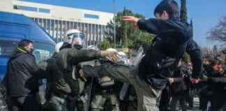 Επεισόδια μεταξύ ΜΑΤ και φοιτητών στο Αριστοτέλειο Πανεπιστήμιο Θεσσαλονίκης
